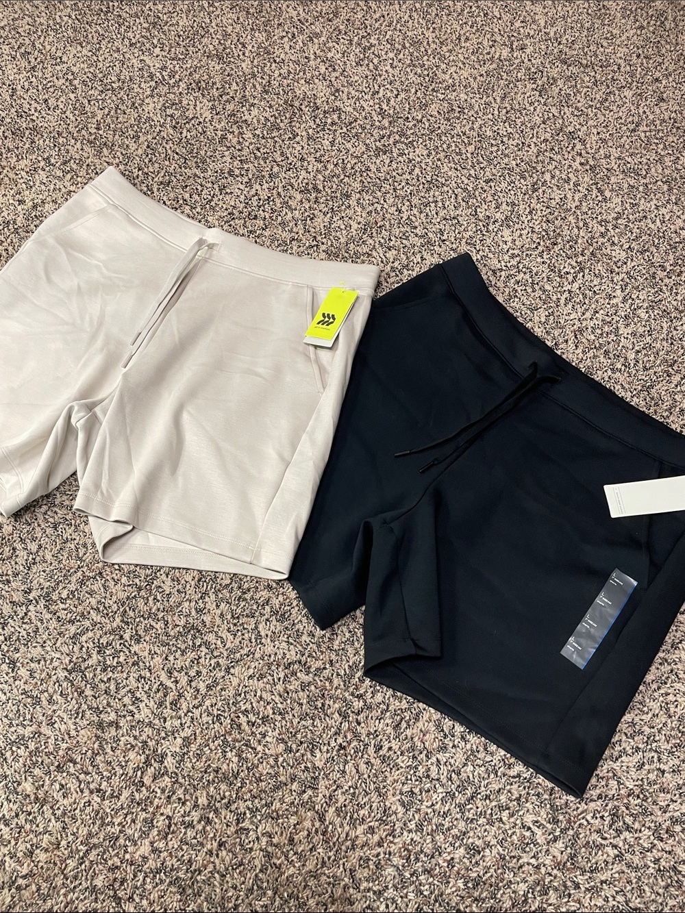 All In Motion Men’s Sleek Spacer Active Golf Shorts Cream/Black Size L NWT